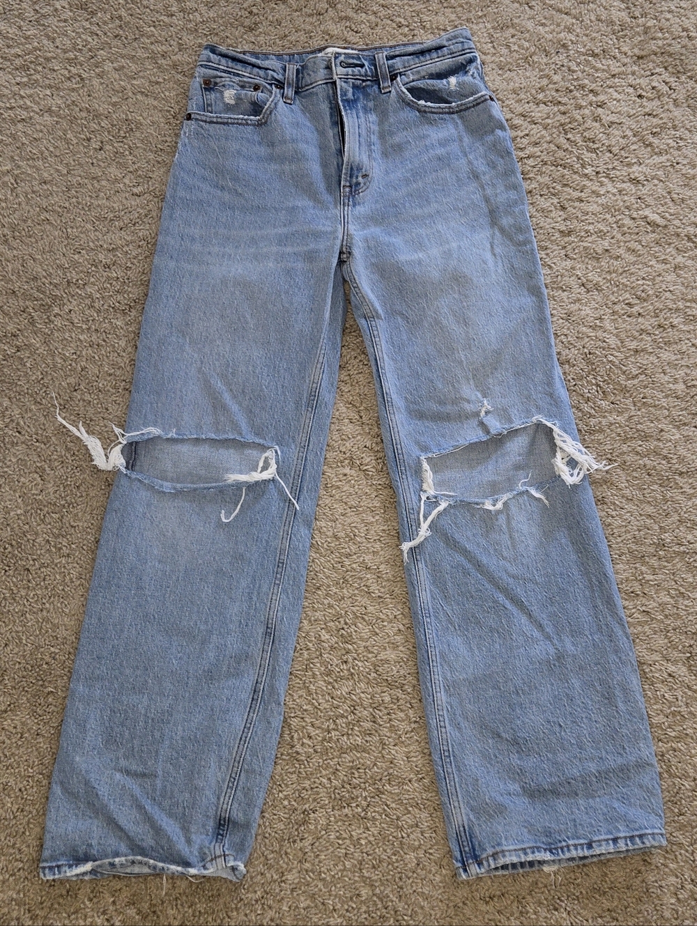 Abercrombie & Fitch 90's Relaxed High Rise Jean 4 Short Light Wash